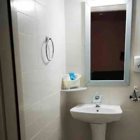 Grande Grotta - Sleeps 8 - Free Parking *